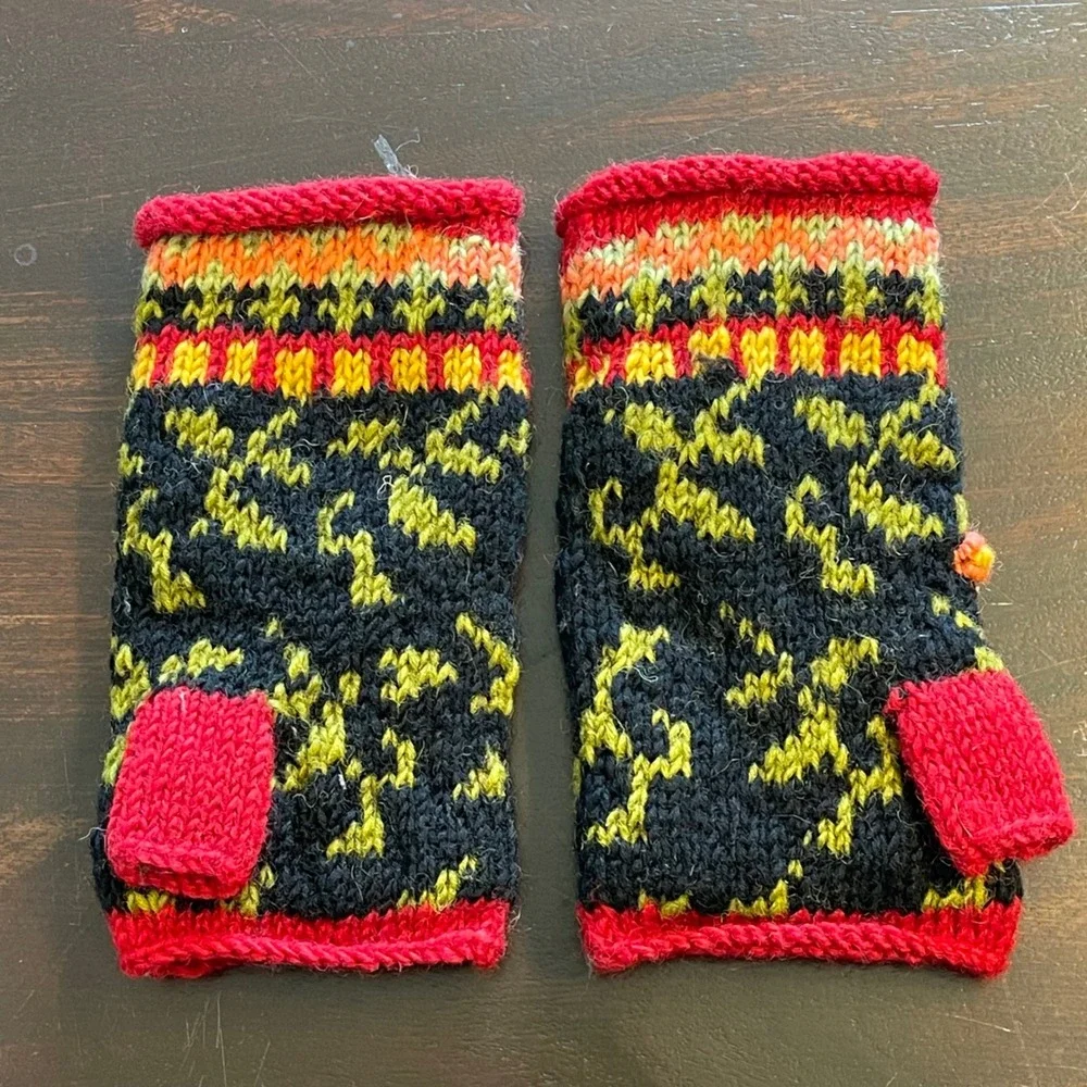 Lost Horizons Handmade Nepal Wool Fleece Lined Fingerless Mittens Floral Red